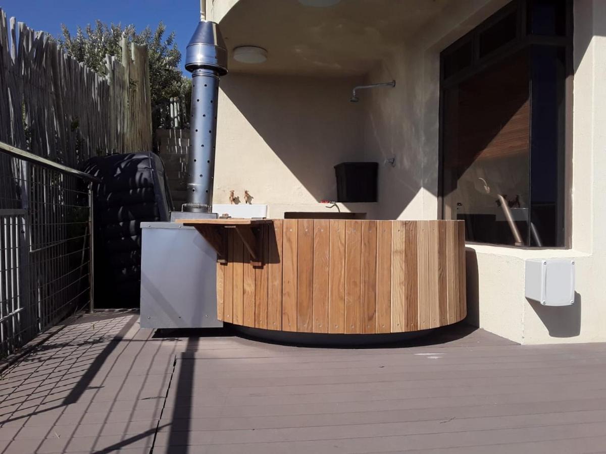 גנסבאי Whale Huys Luxury Oceanfront Eco Villa מראה חיצוני תמונה