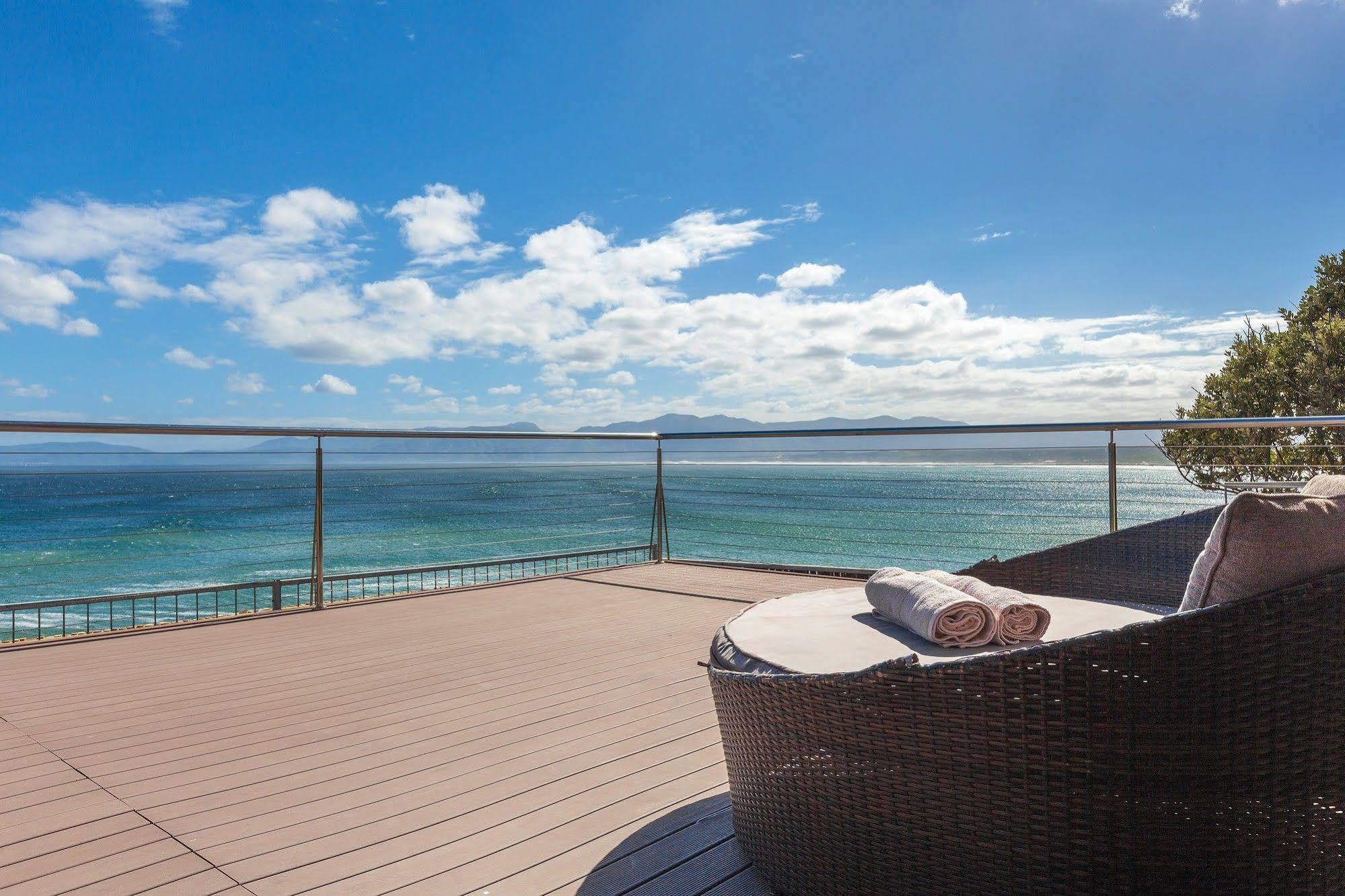 גנסבאי Whale Huys Luxury Oceanfront Eco Villa מראה חיצוני תמונה